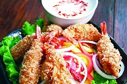 สลัดกุ้งทอด